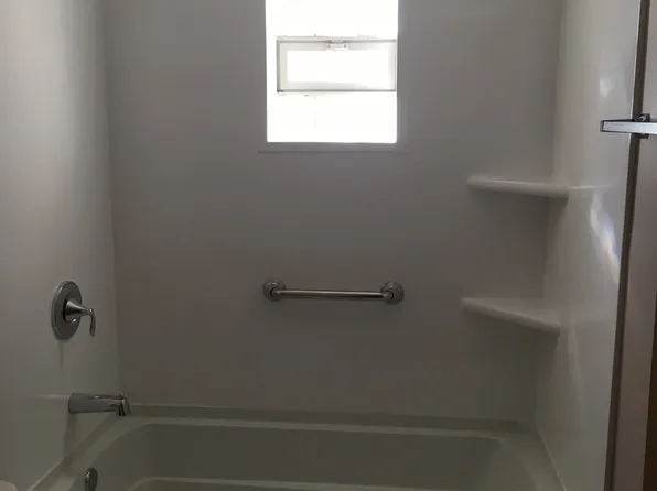 Wooster 1900, 1900 Wooster Rd APT 1, Rocky River, OH 44116