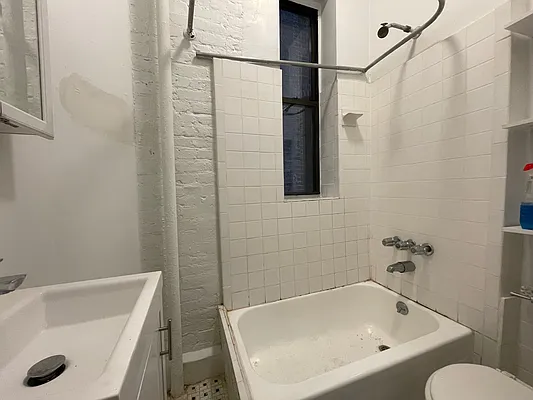 Rented by HOLTON REAL ESTATE INC. | media 18