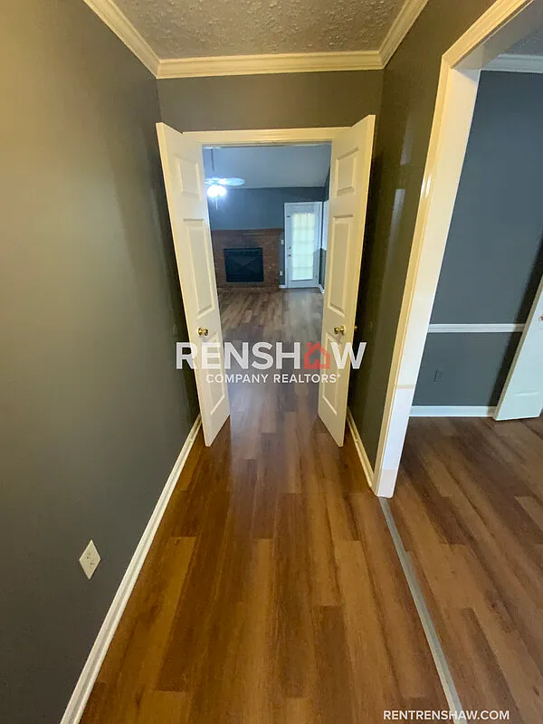 3 bed, 1.5 bath, 1424 sqft, $1,800 — Photo 2