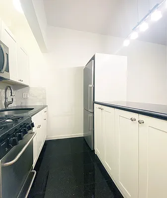 Rented by Avenues Real Estate | media 3