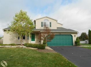 789 Pepper Dr, South Lyon, MI 48178