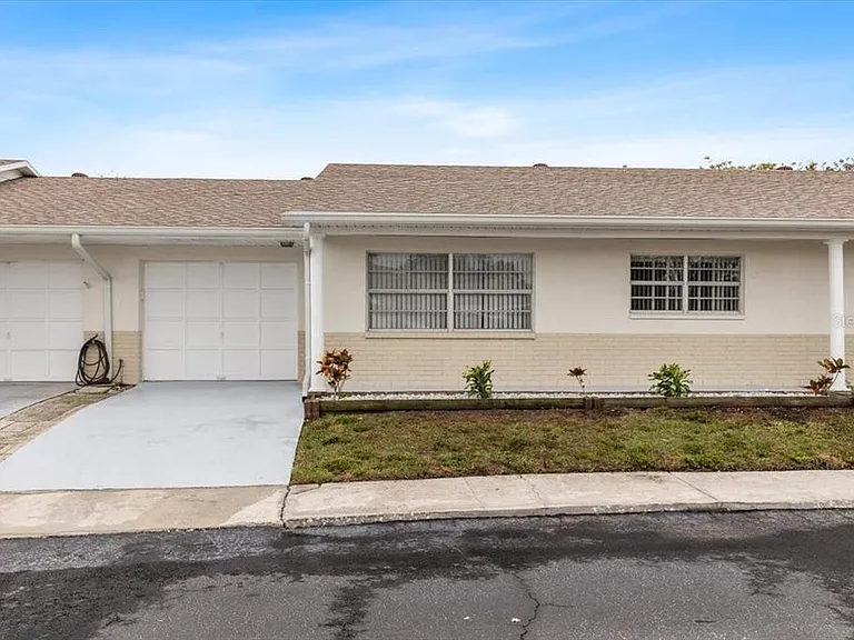 5320 Buttonwood Dr #5320 — Photo 1