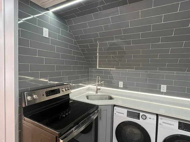 113 Lloyd — Photo 8