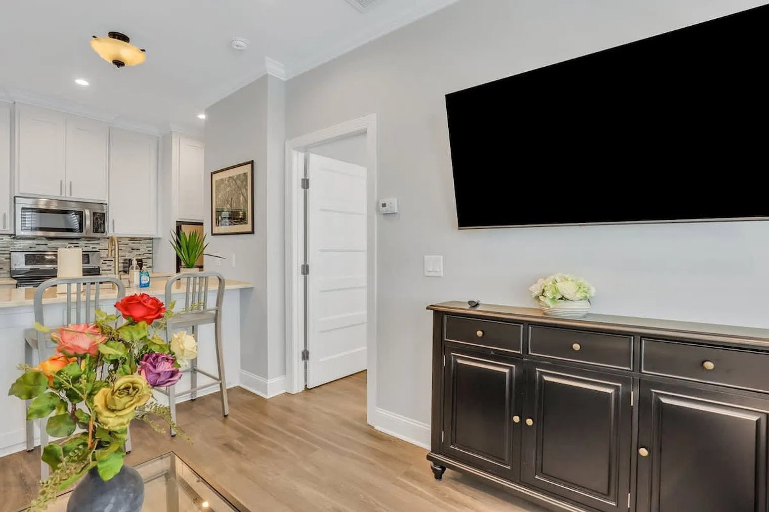 1 bed, 1.0 bath, $2,904 — Photo 3