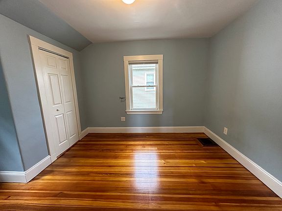 5th image of 17 Russell Rd