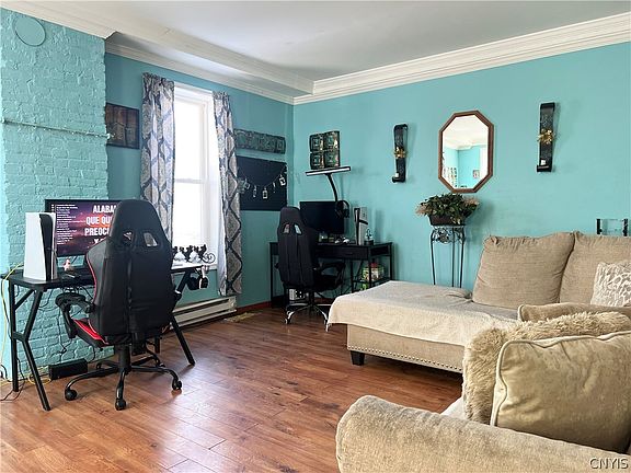 4th image of 8 1/2 Noyes St
