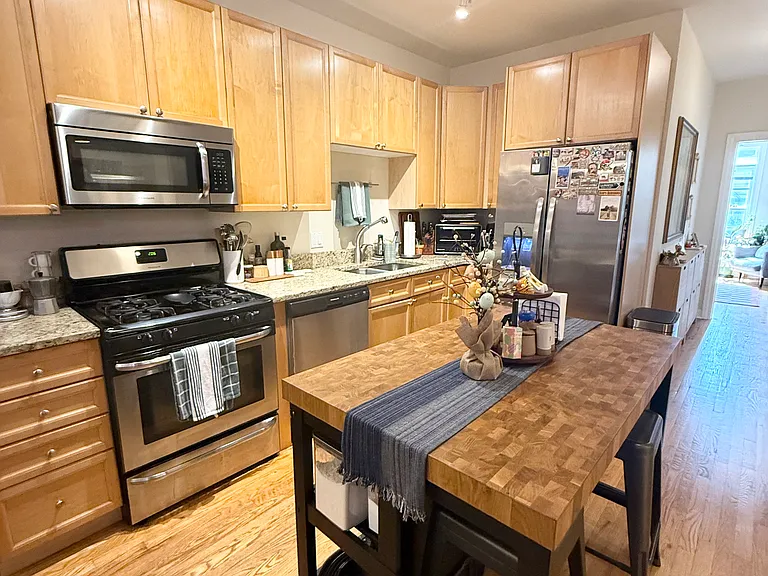 3343 N Clark St #2 — Photo 3