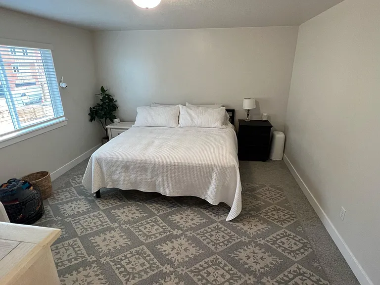 2374 W Howard St — Photo 10