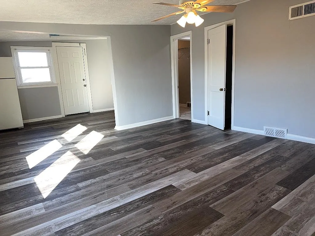 511 E Cherry St, 8 — Photo 2