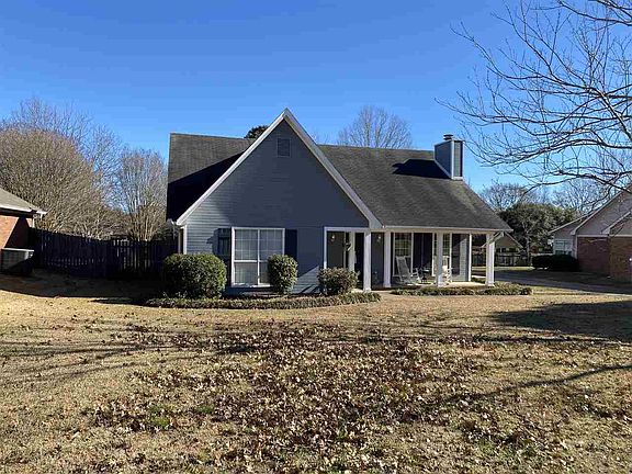 3rd image of 120 Rockwood Dr