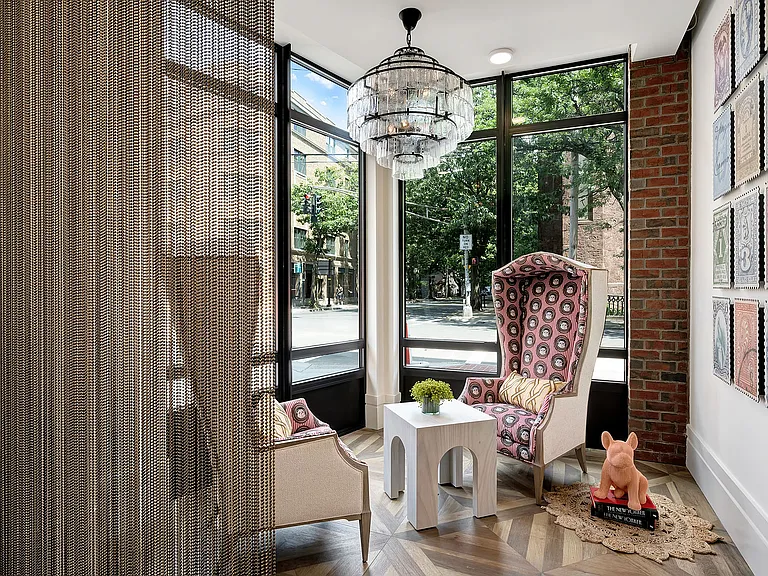 Window Lounge