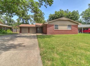 3013 Abbey Rd, The Village, OK 73120
