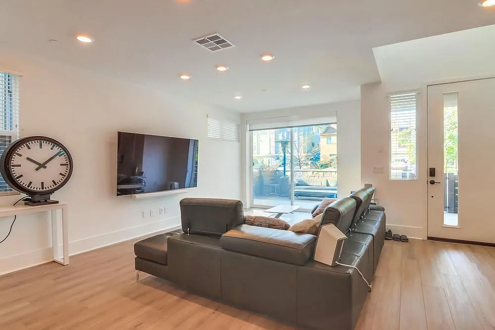 4 bed, 1736 sqft, $7,600 — Photo 4
