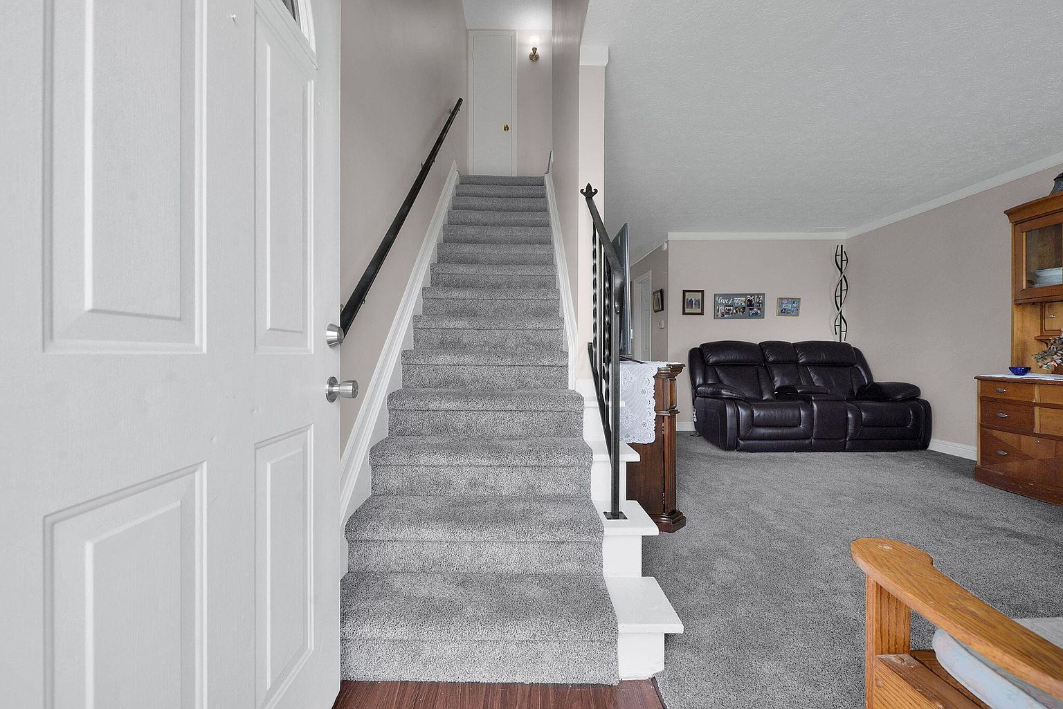 Listing photo 3 for 3820 Queen Anne Pl #B4