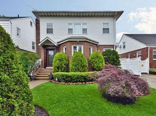 184-14 64th Ave, Flushing, NY 11365