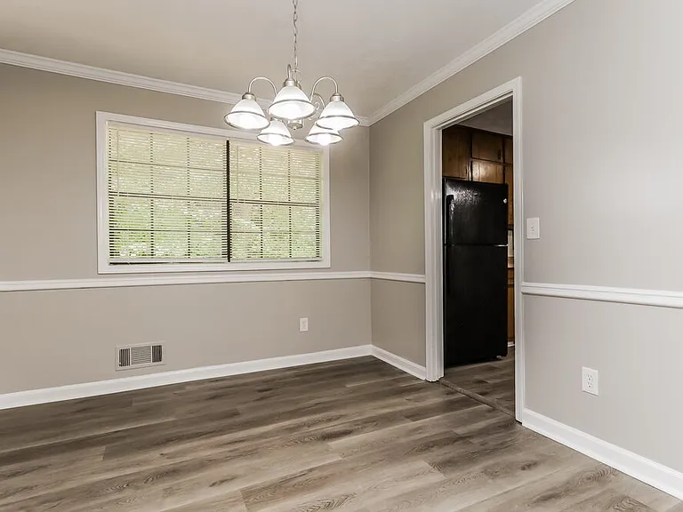 3212 Goldenchain Dr — Photo 6