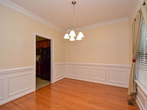 4th image of 241 Woodsong Dr