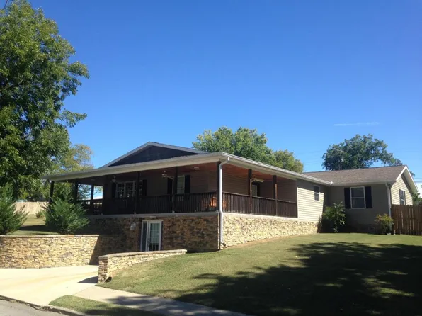 1017 Washington Ave, Etowah, TN 37331