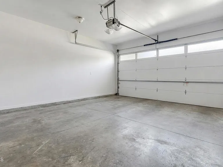367 S Oak Ave — Photo 31