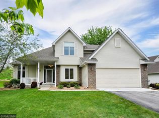 1270 Wildflower Ln, Chaska, MN 55318