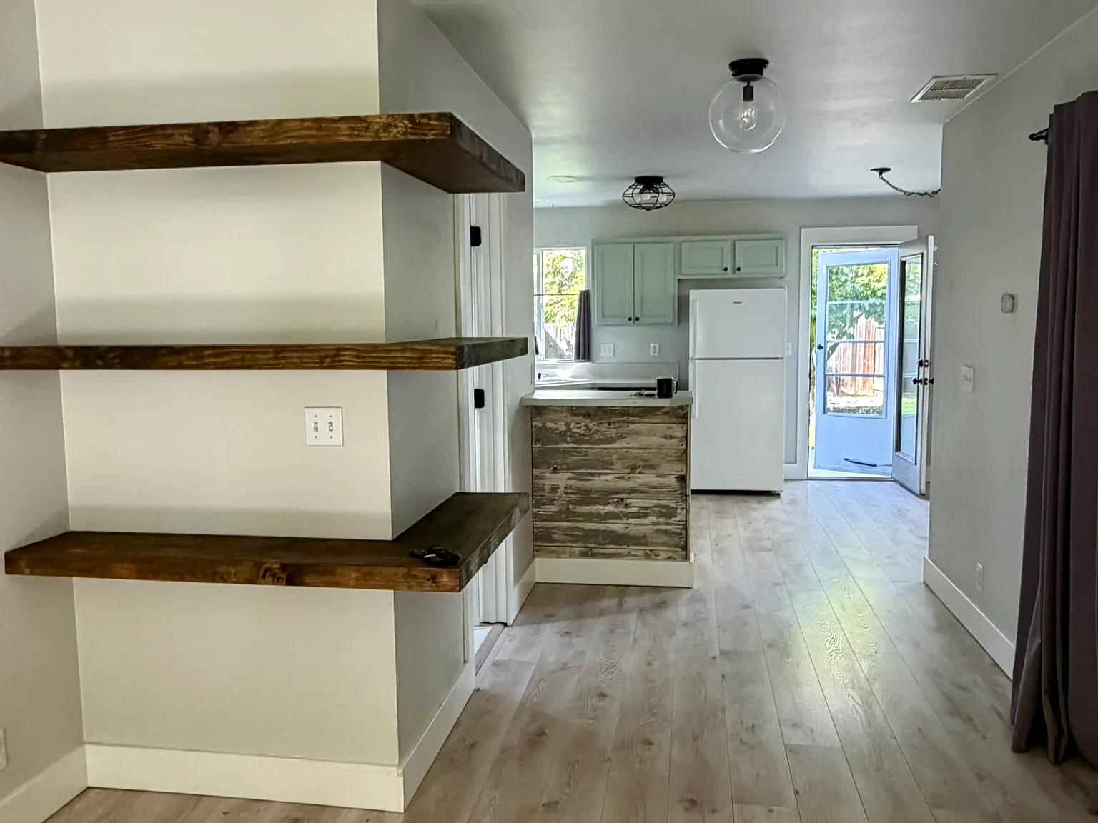 2 bed, 1.5 bath, 988 sqft, $2,300 — Photo 4