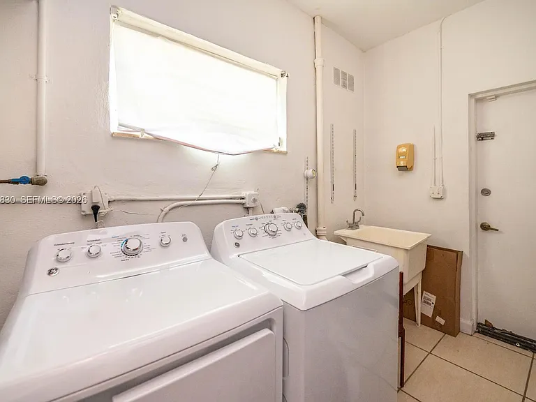 E Broadview Dr — Photo 24