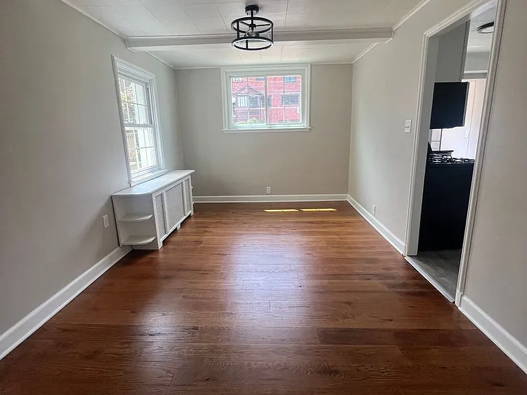 110 Hollywood Ave — Photo 13