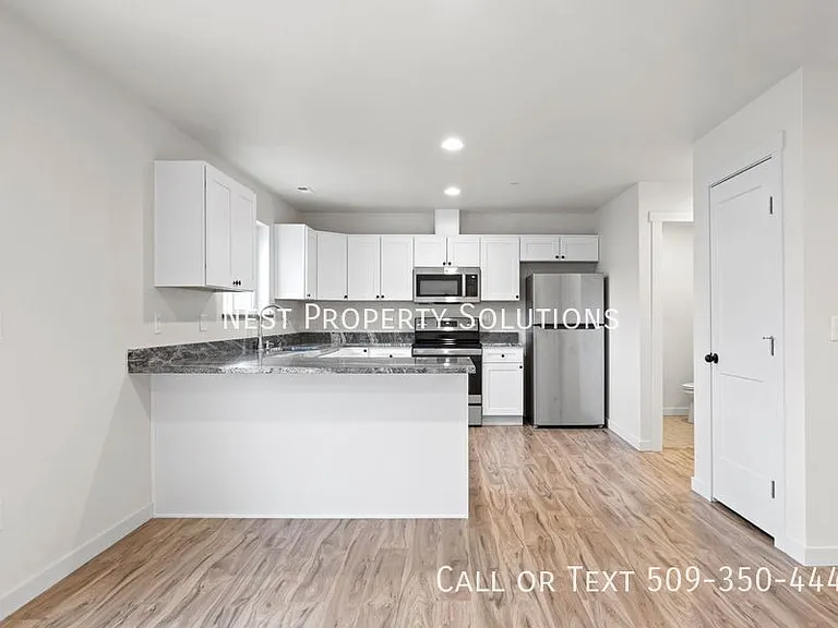 215 S 1st St #2 — Photo 6