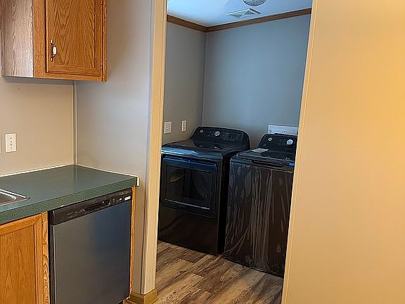 4th image of 20 Meadows Farm Rd