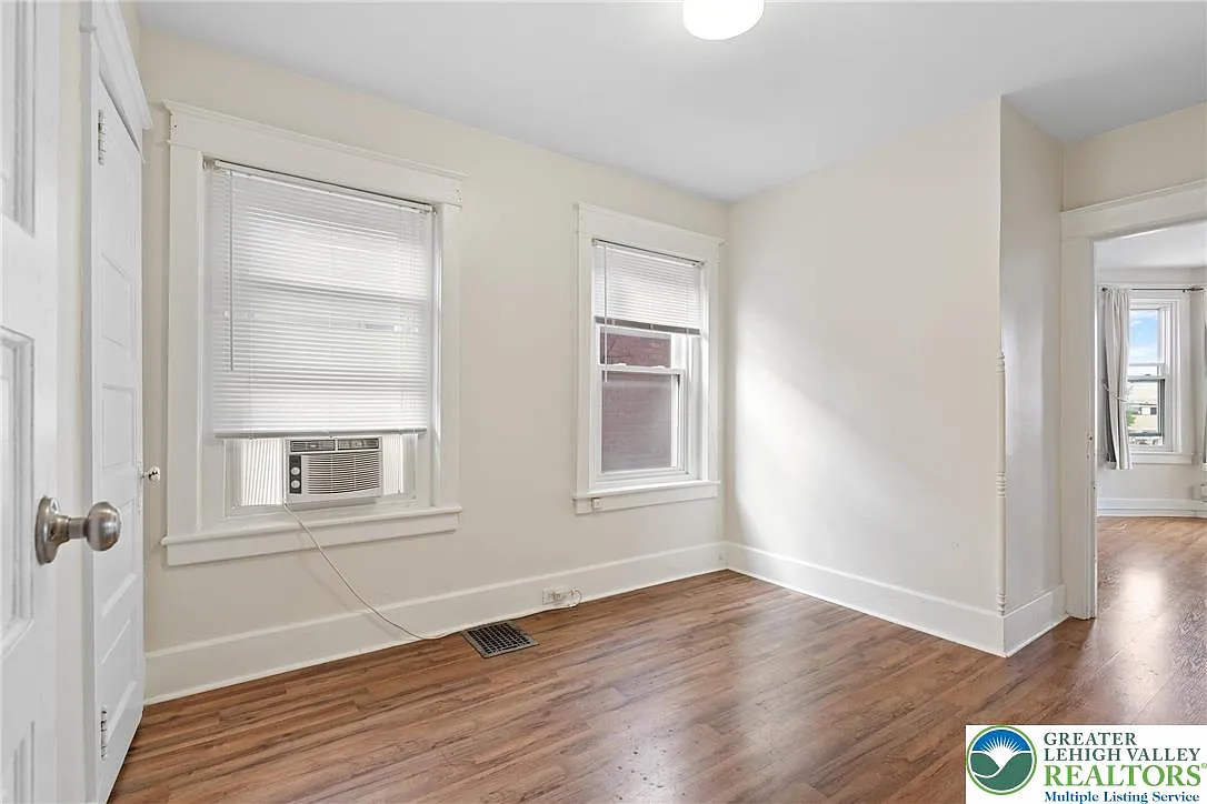 2 bed, 1.0 bath, 1400 sqft, $1,475 — Photo 4