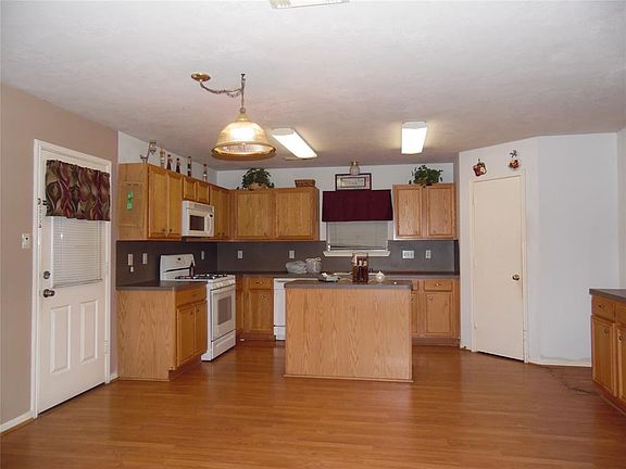 4th image of 759 Brushy Glen Dr