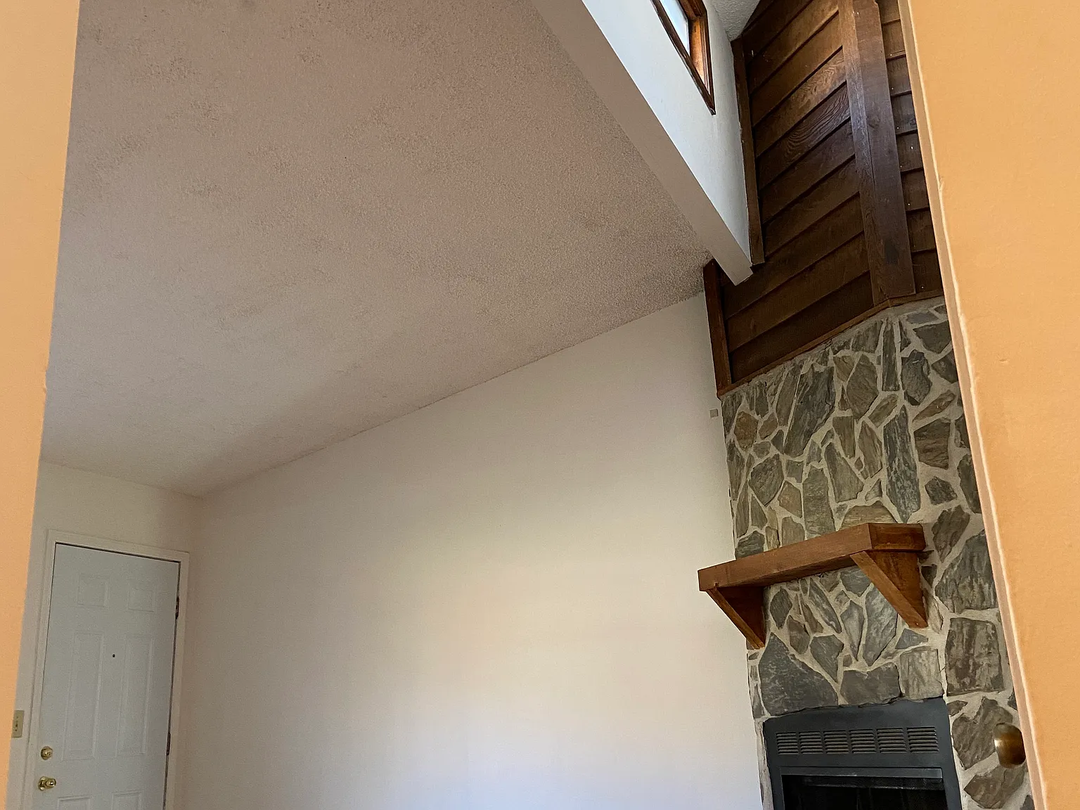 2 bed, 1100 sqft, $1,590 — Photo 2