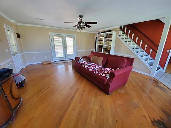 3rd image of 403 Clyde Moore Cir