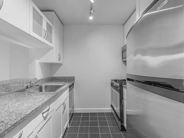 360 W 43rd St #N4H — Photo 3