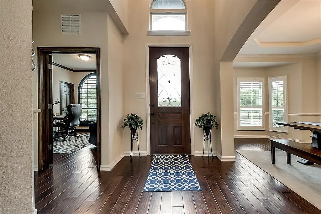 5 bed, 3283 sqft, $3,700 — Photo 2