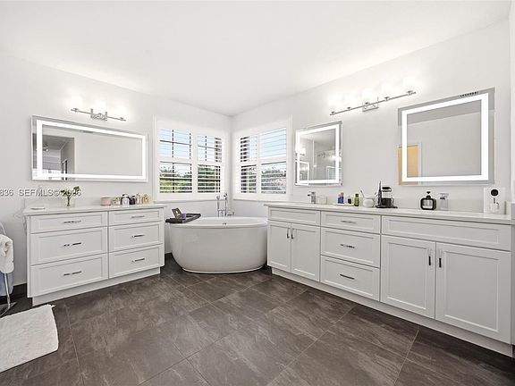 4th image of 2576 SW 158th Ave