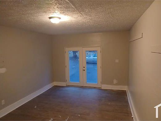 4th image of 3656 Mayfield Dr