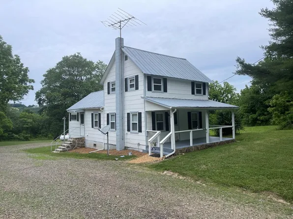 1079 Settawig Rd, Brasstown, NC 28902