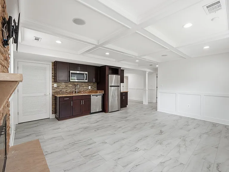 7504 Dolce Dr — Photo 31