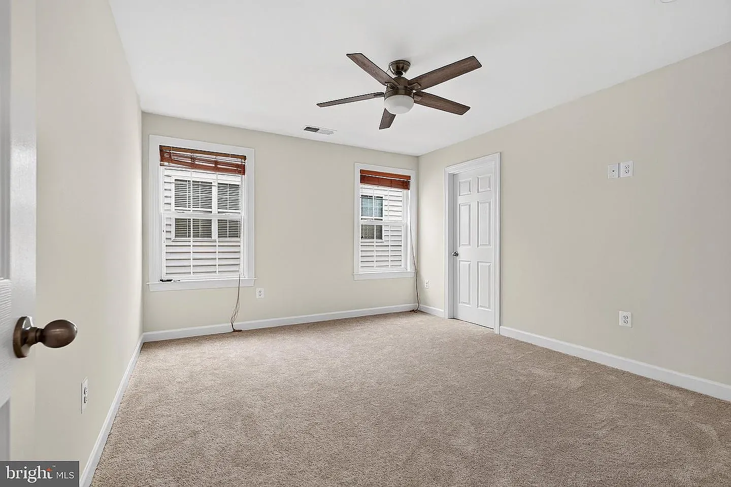 5 bed, 3.5 bath, 4548 sqft, $4,250 — Photo 4
