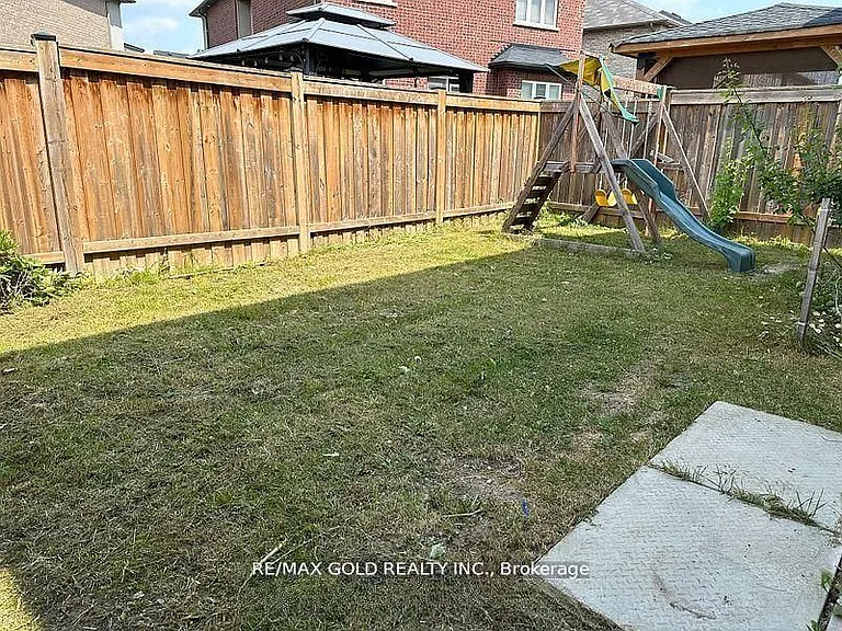 292 Remembrance Rd — Photo 22