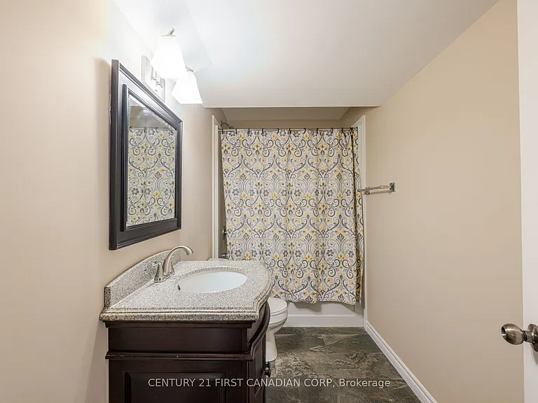 1690 Beaverbrook Ave — Photo 37
