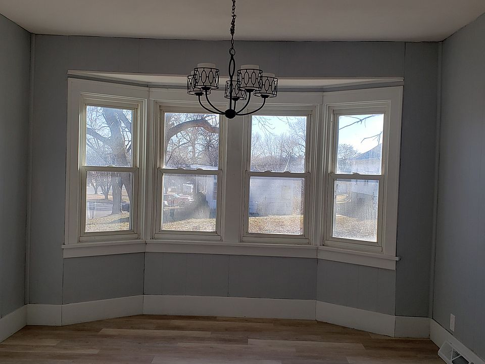 1st image of 320 S 12th St