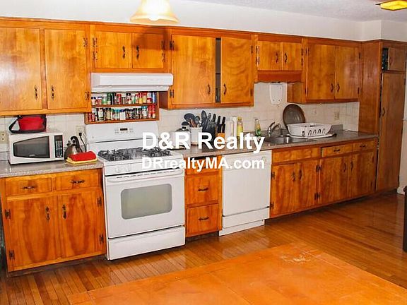4th image of 111 Magoun Ave #1R