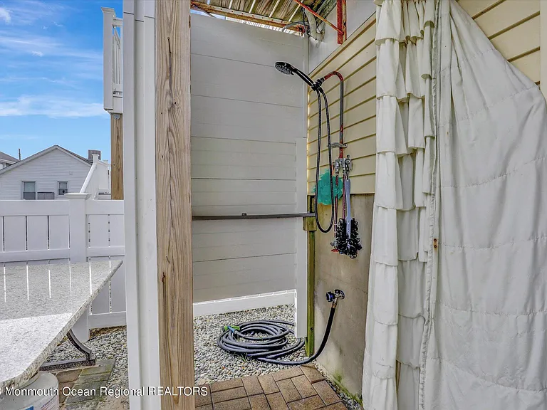 120A Randall Ave #A — Photo 35