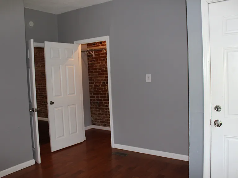 4261 Russell Blvd — Photo 21