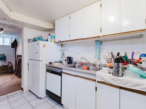 7703 109th St NW, Edmonton, AB T6G 1C4