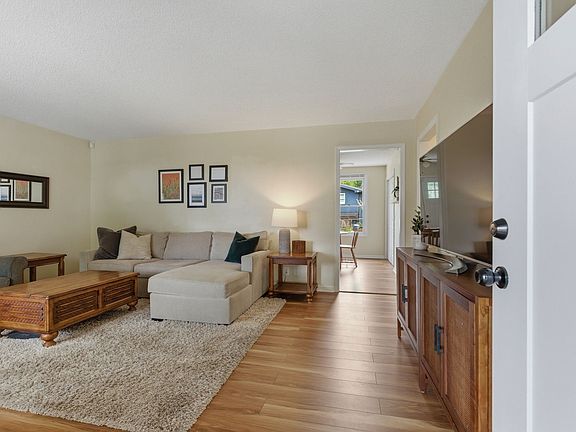 5th image of 901 Preston Ct