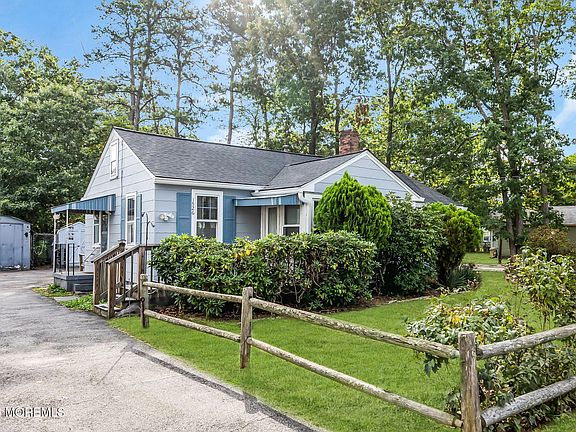 2nd image of 1526 Beverly Road