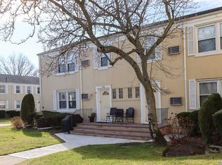 71-54 252nd St #9B, Bellerose, NY 11426